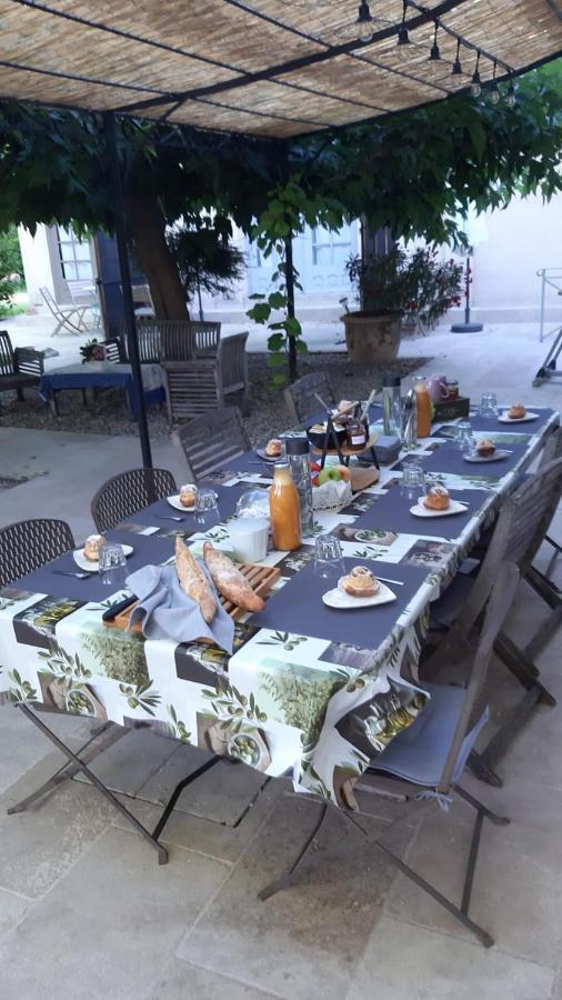 Mas Des Cigognes Bed and Breakfast Le Thor Exteriör bild