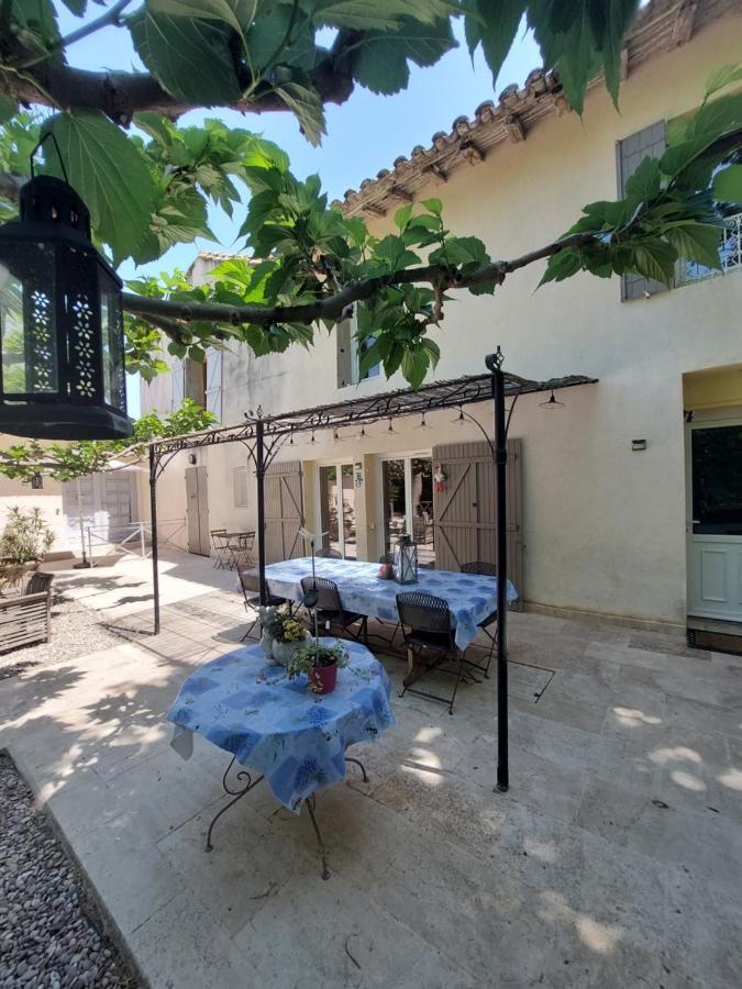 Mas Des Cigognes Bed and Breakfast Le Thor Exteriör bild