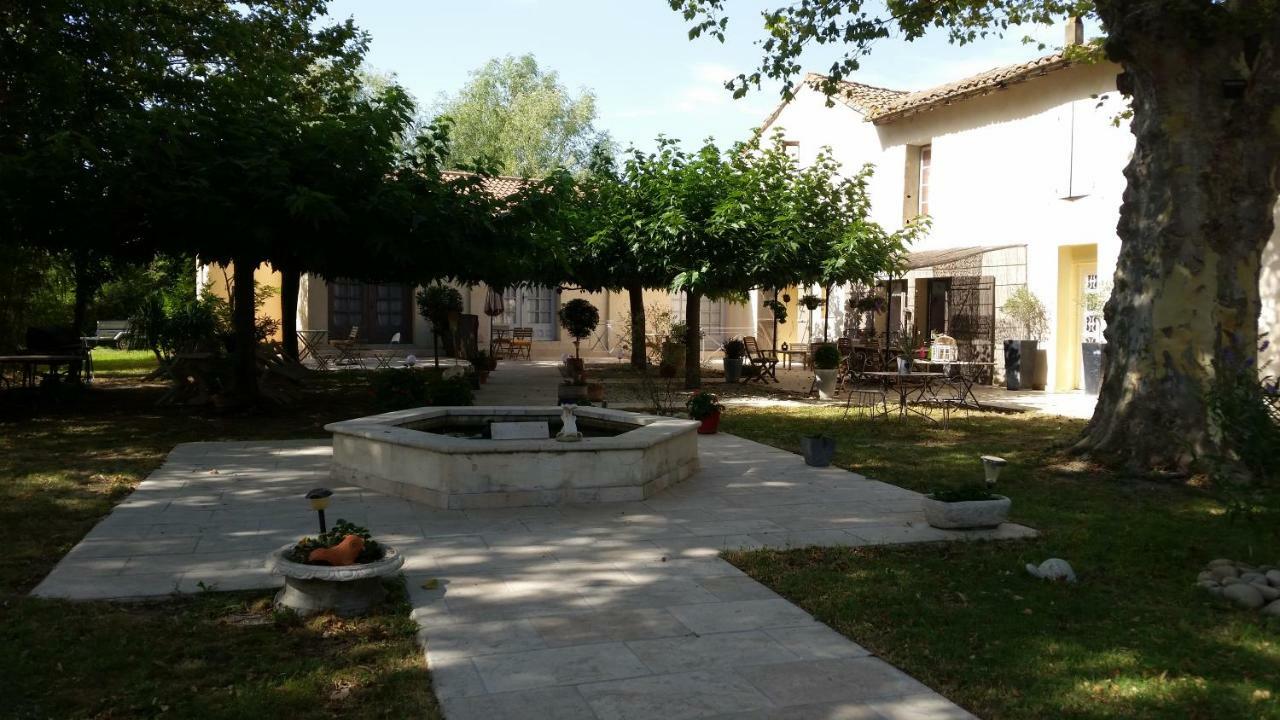 Mas Des Cigognes Bed and Breakfast Le Thor Exteriör bild